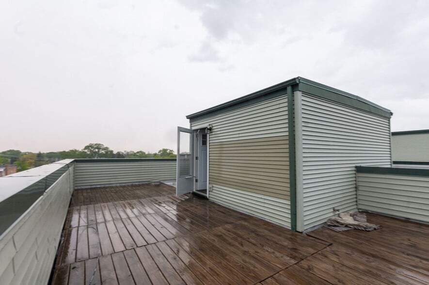 Building Photo - 7008 W Medill Ave