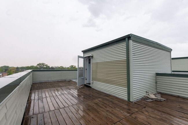 Building Photo - Beautiful Three Bed, Two Bath Townhome in ...