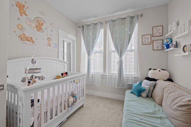 Building Photo - 644 W End Dr