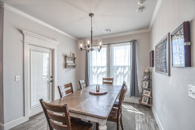 Building Photo - Spacious 5-Bedroom Home with 3 Full Baths ...
