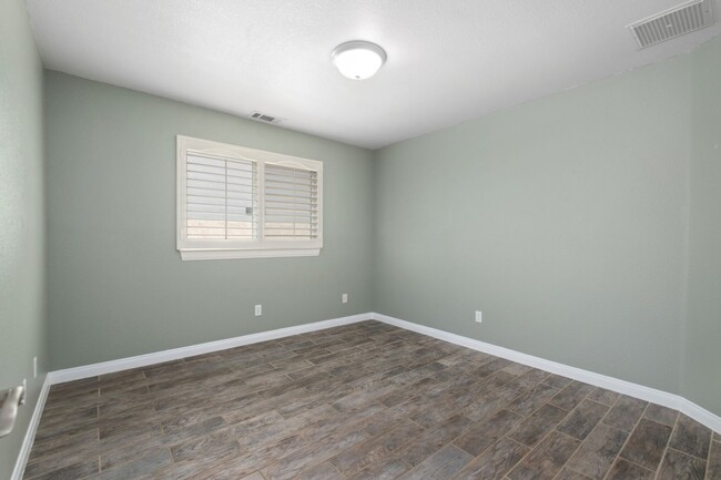 Building Photo - Beautiful 4-Bedroom, 2.5-Bathroom Home in ...