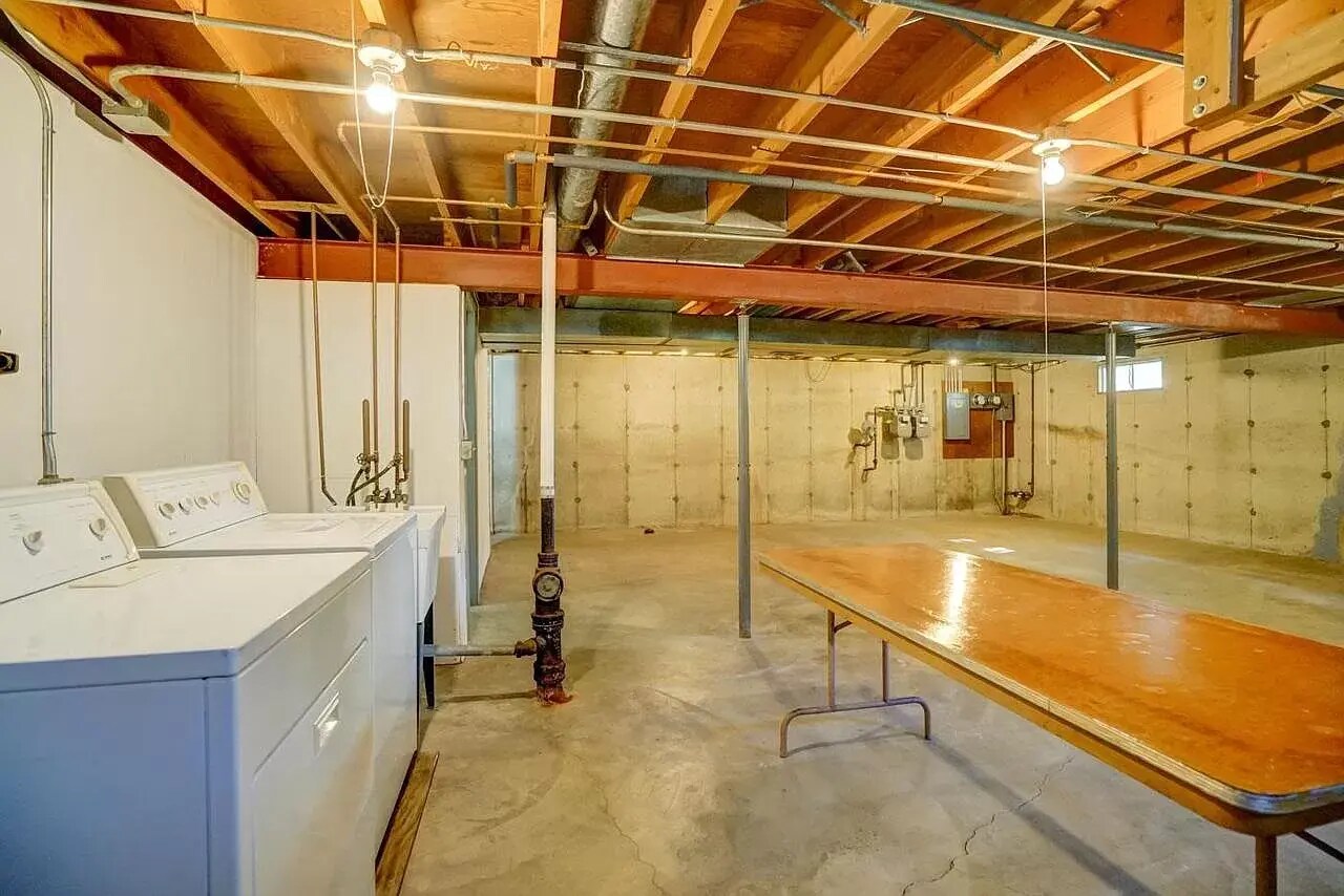 Building Photo - 5215 Wallace Ave