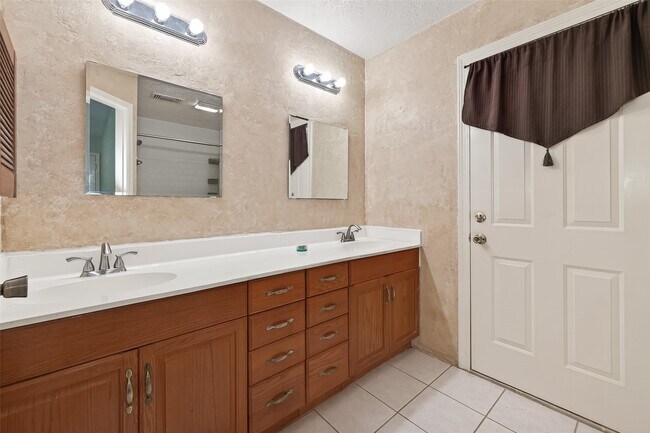 Building Photo - 6630 Harpers Dr