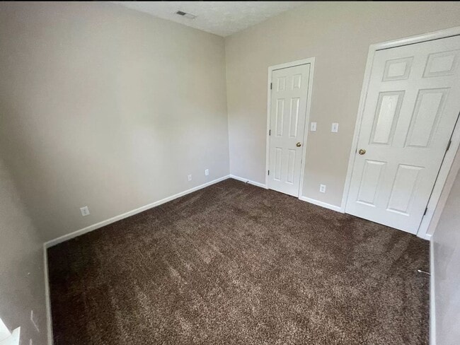 Building Photo - LEXINGTON FARMS...3 Bedroom  Bath House