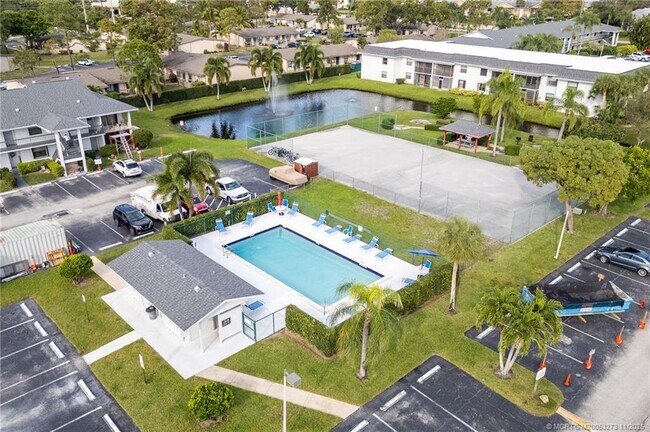 Building Photo - 1210 SE Parkview Pl