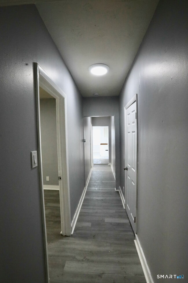 Building Photo - 156 Poplar St