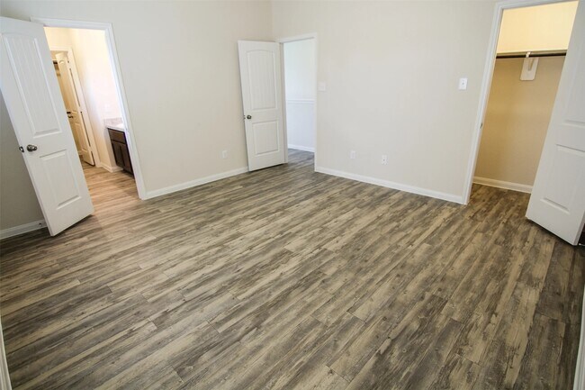 Building Photo - 6022 Peaceful Ridge Dr