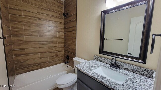 Building Photo - 125 Loma Vista Dr