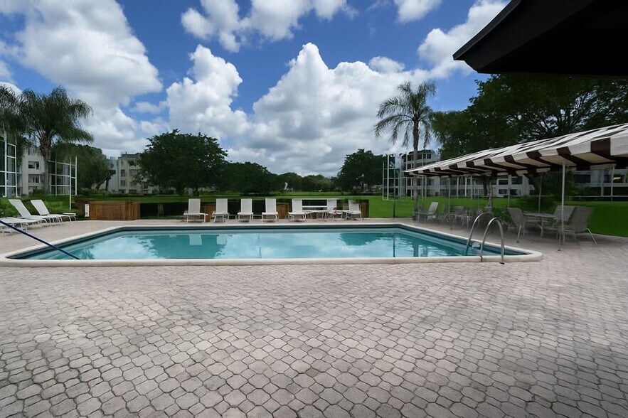 Building Photo - 9330 Lagoon Pl