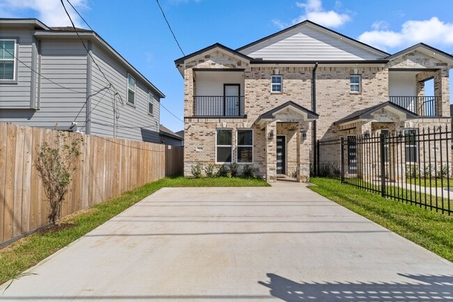 Building Photo - 7925 Colonial Ln