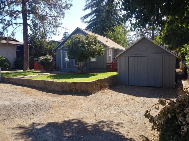 Building Photo - BEAUTIFUL HOME ON LARGE LOT W/ ADDITIONAL OFFICE SPACE