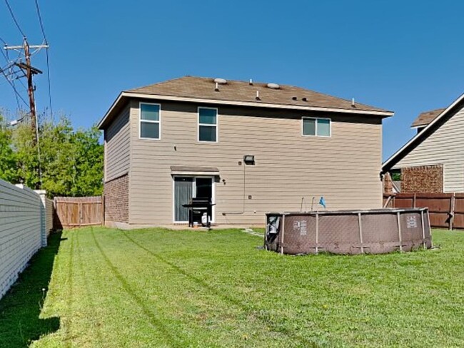 Building Photo - $500 off FIRST FULL MONTH RENT WITH MOVE I...