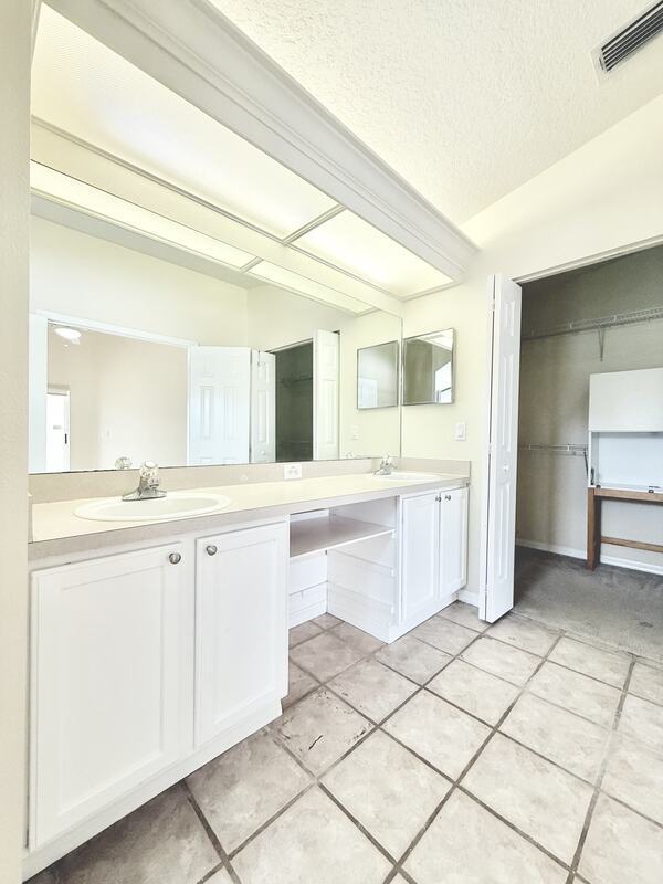 Building Photo - 27519 Sky Lake Cir