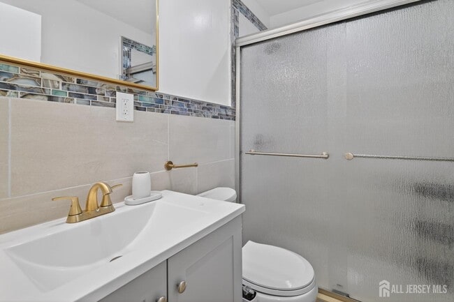 Building Photo - 22 Lake Ave