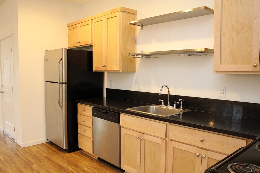 Building Photo - 1555 N Willis Blvd