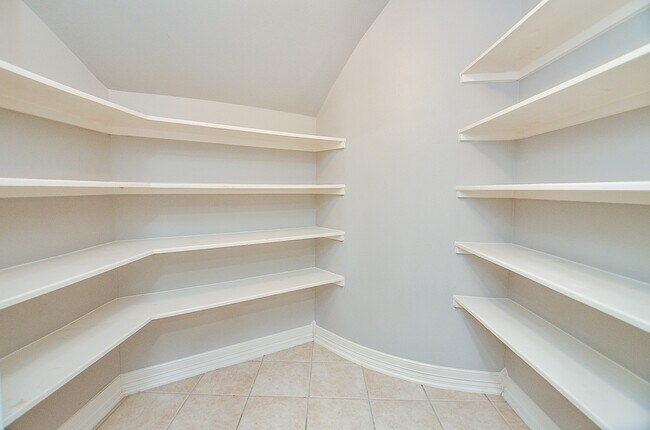 Building Photo - 1407 Kennoway Park Dr