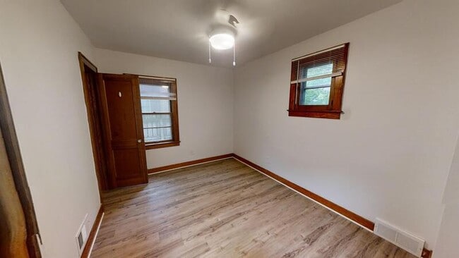 Building Photo - 1514 Golden Ave