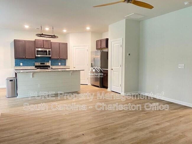 Building Photo - 2641 Alamanda Dr
