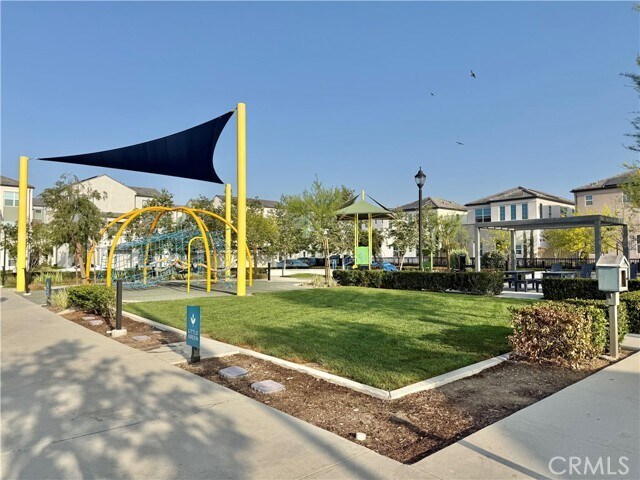 Building Photo - 2625 E Forest Paseo