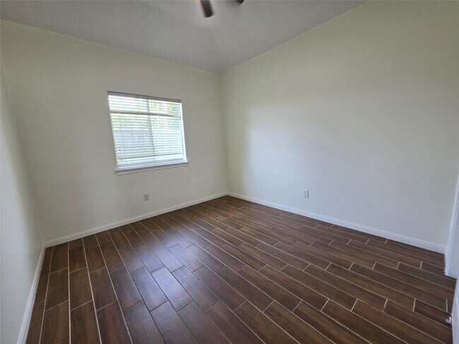 Building Photo - 7002 Plaza Del Sol Dr