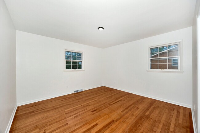 Building Photo - 2105 Shannonhouse Rd SW