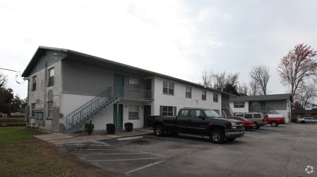 Primary Photo - Merrill Oaks Apartments