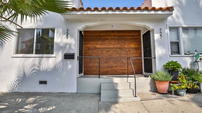 Building Photo - East LA duplex
