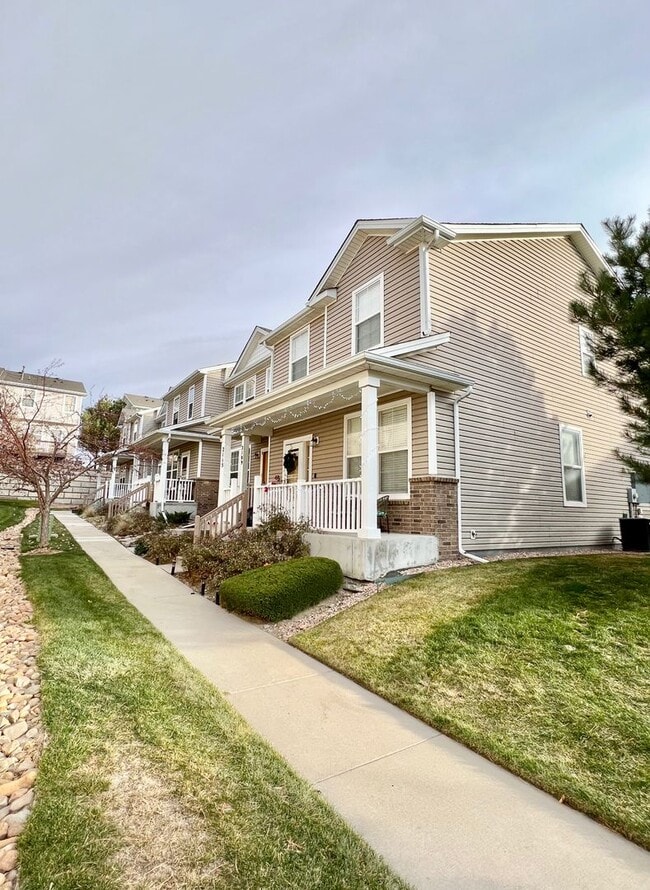 Building Photo - Spacious 2 Bed/2/5 Bath Townhome at The Bluffs at Spring Creek