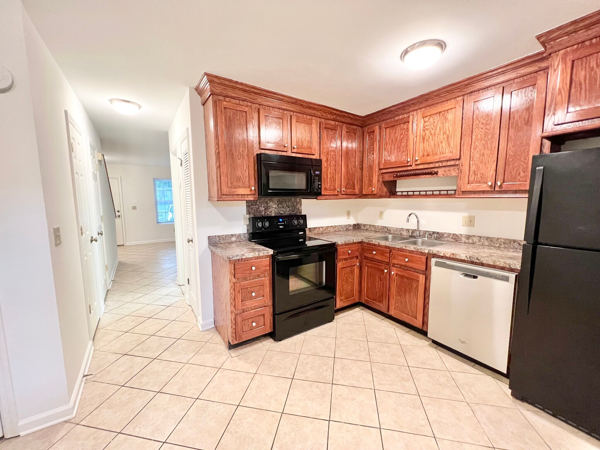 Kitchen/Dining - 274 Fleming Rd