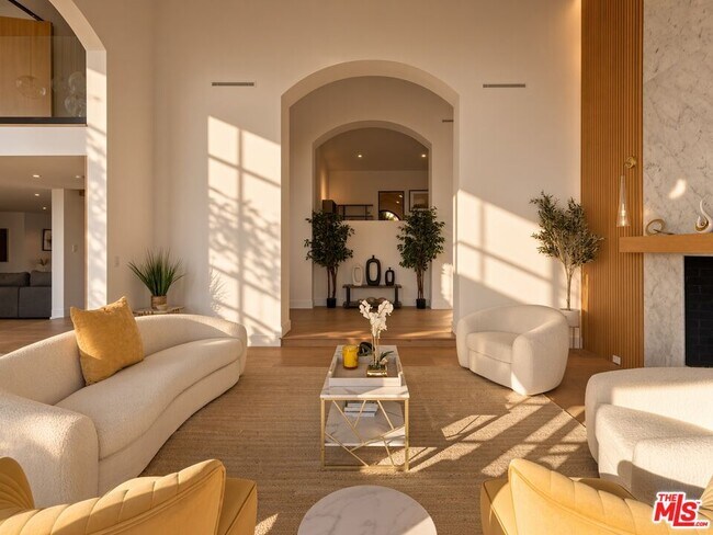 Building Photo - 3909 Villa Costera
