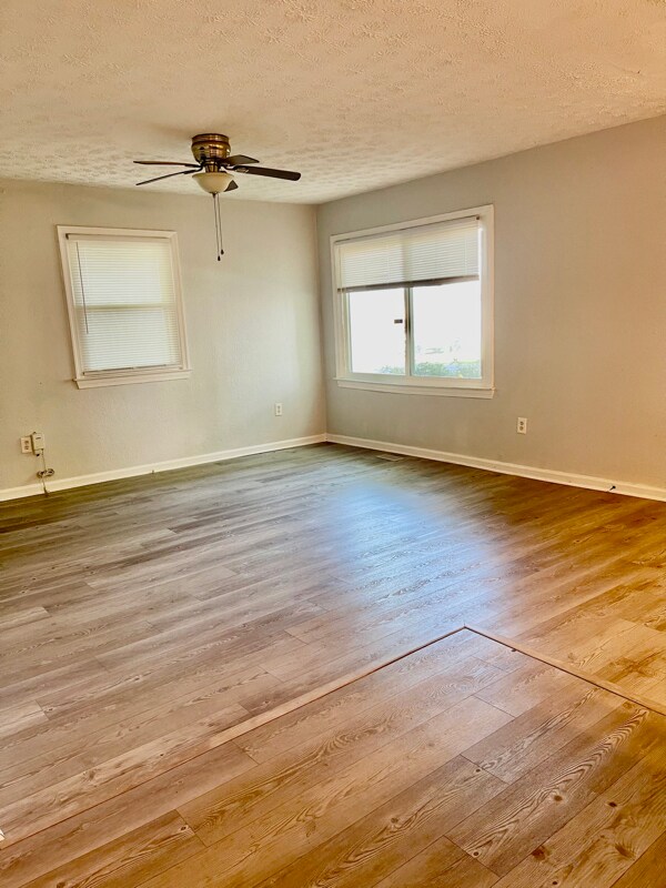 Building Photo - 1006 New St