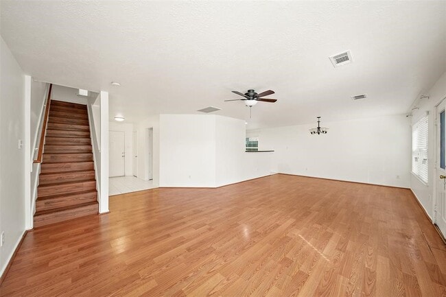 Building Photo - 8010 Golf Green Cir