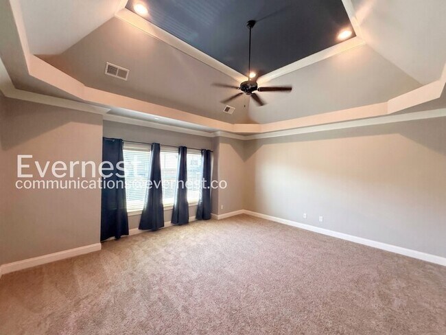 Building Photo - Comfort Meets Modern Convenience with Fireplace / 3 Beds & 2.5 Bath / Available Now