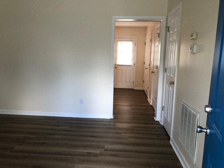 Hallway to Kitchen - 433 Ridgefield Ave