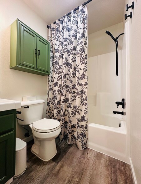 Guest bathroom - 10421 SE Liebe St