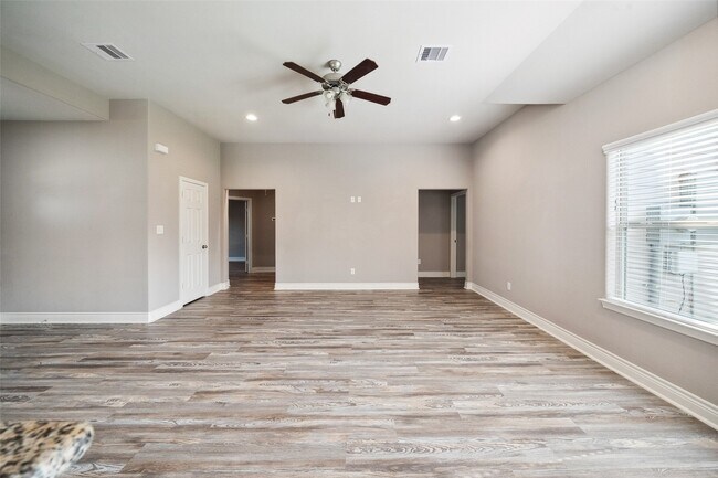 Building Photo - 14103 Overstreet Dr