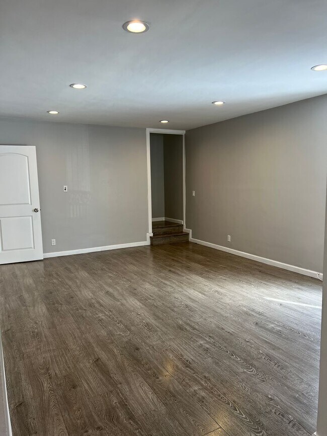 Building Photo - 1162 Raymond Ave