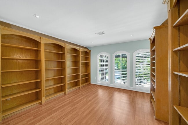 Building Photo - 2244 Sul Ross St