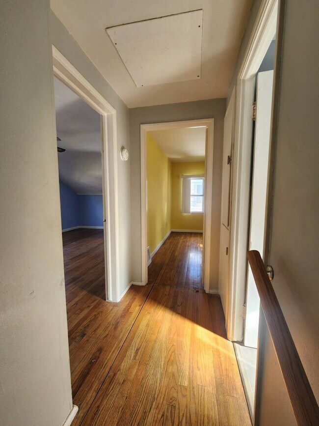 Building Photo - Charming 3-Bedroom Property in Prime Location