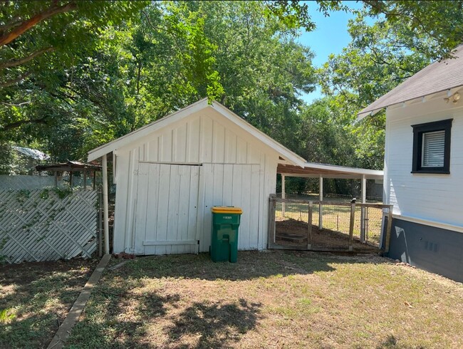 Building Photo - UPDATED 2 BEDROOM CENTRAL BELTON NEAR UMHB