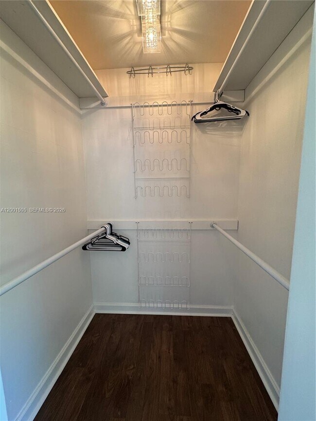 Building Photo - 1093 SW 14th St