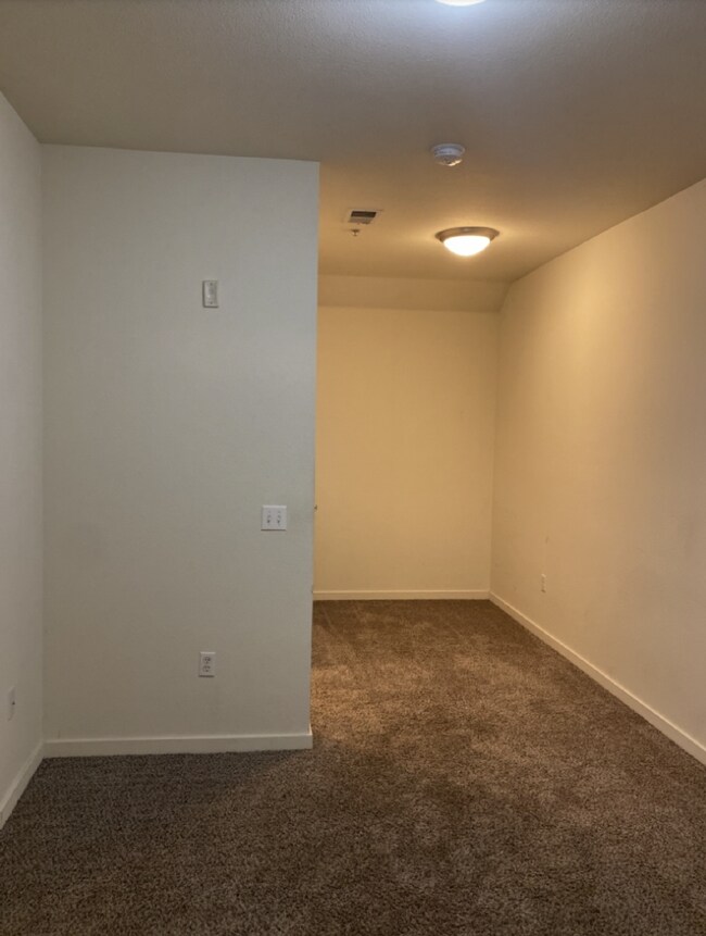 Building Photo - Convenient and Spacious 2BR/2BA in Park Hill of Denver AVAIL 2/10