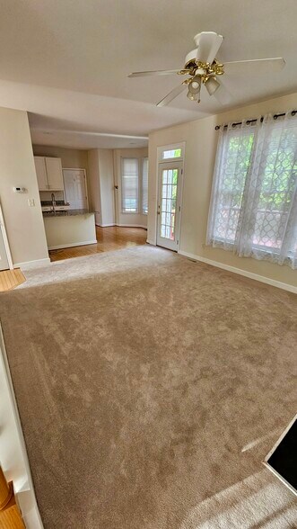 Building Photo - 7 Woodsage Ln