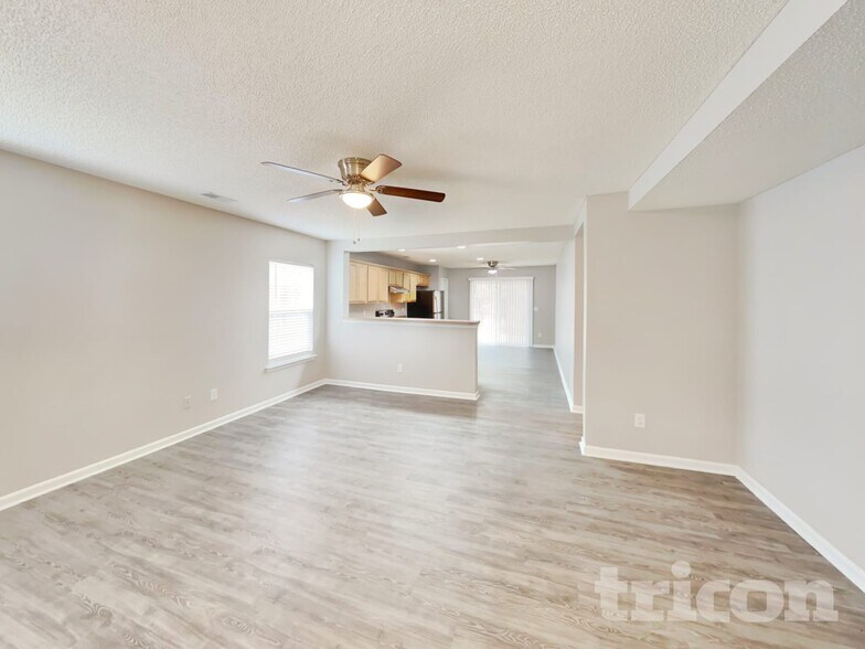 Building Photo - 217 Wild Olive Dr