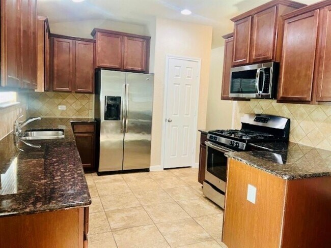 Building Photo - 406 Parkside Dr