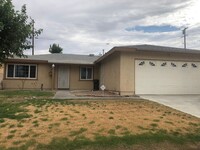 Building Photo - 4 bedroom 2 bathroom Barstow Home!