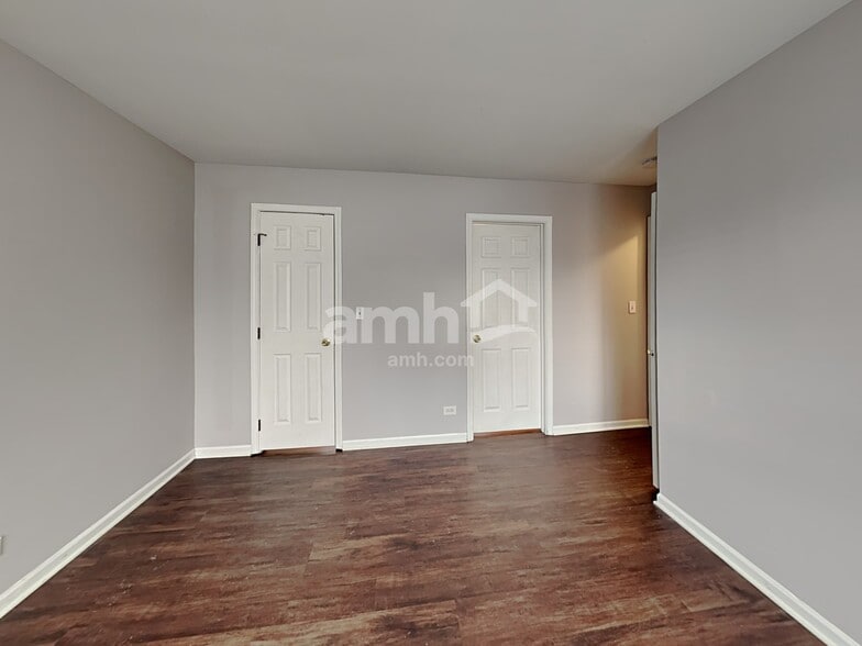 Building Photo - 2417 Deerfield Dr