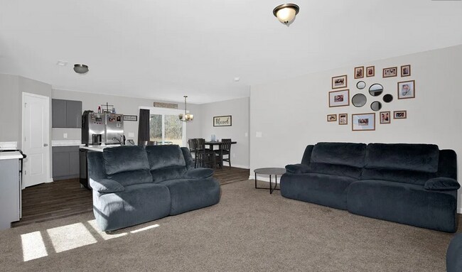 Building Photo - NEW LISTING!!!!!
