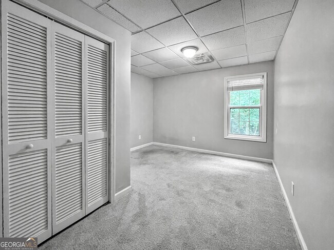 Building Photo - 6825 Wells Ct