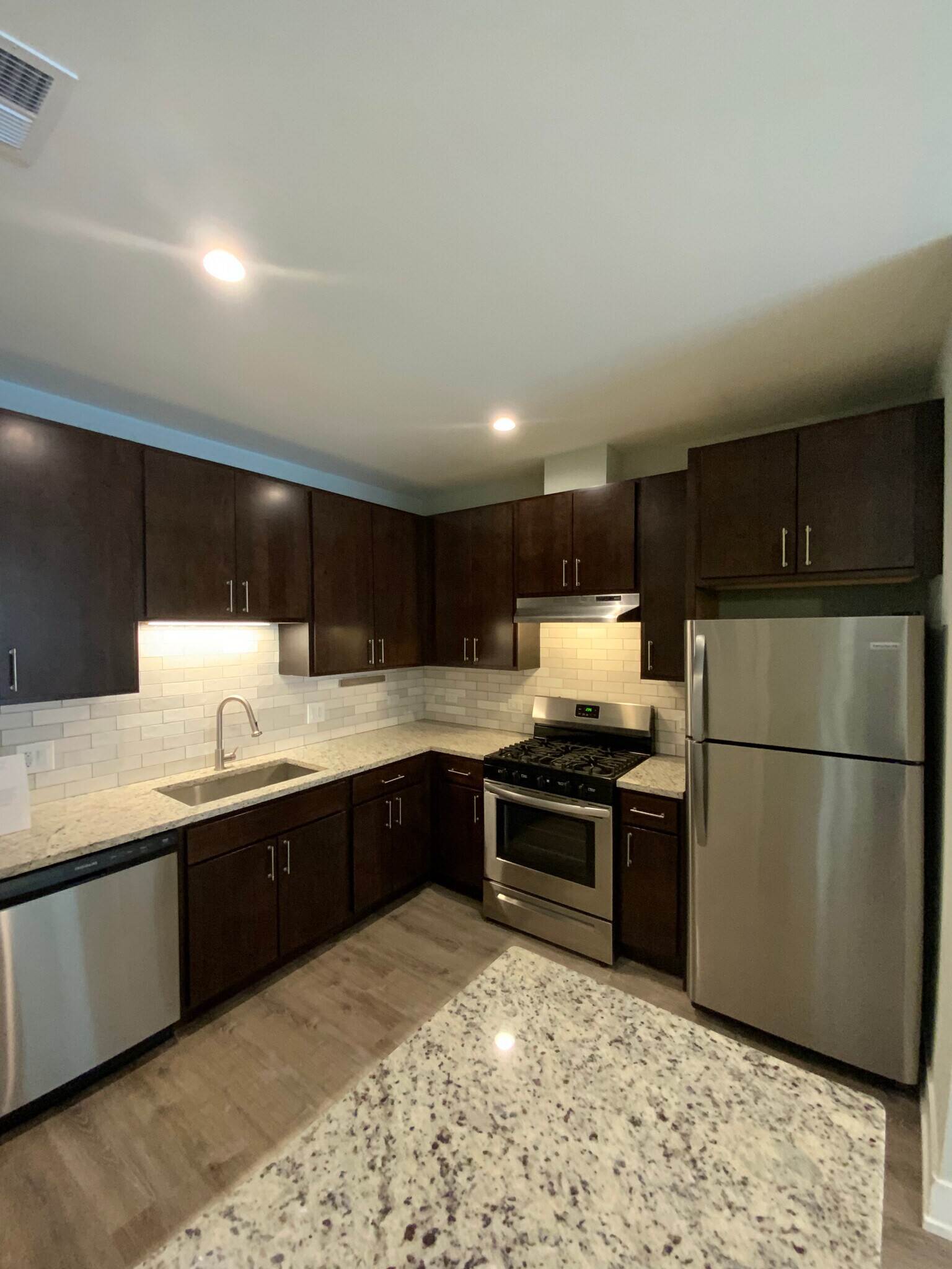 Building Photo - 1143 Maple